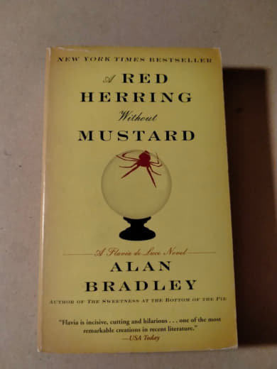 A Red Herring Without Mustard: A Flavia de Luce Novel